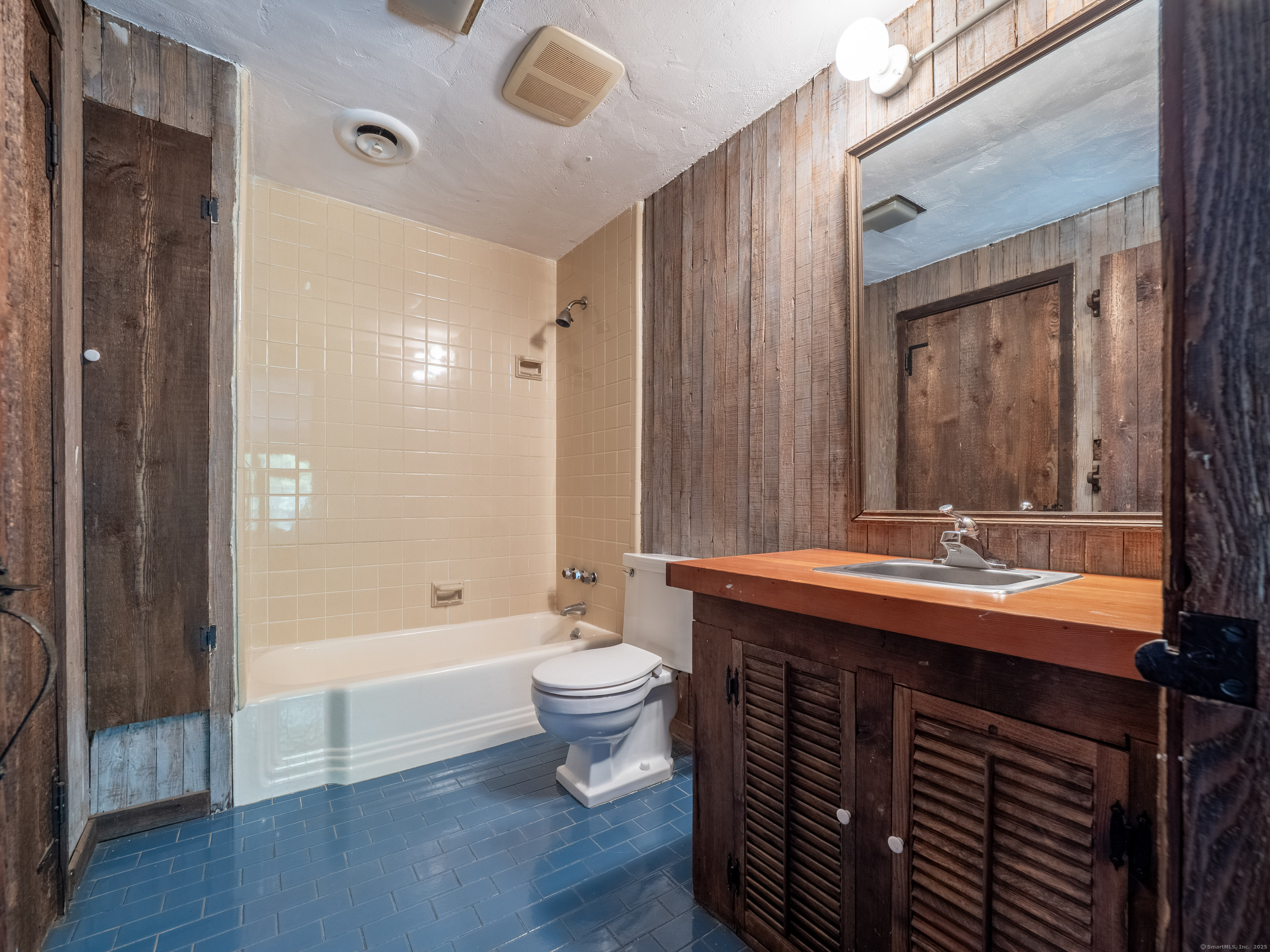 Stamford, Connecticut 06903, United States, 4 Bedrooms Bedrooms, ,3 BathroomsBathrooms,Residential,Active,189299