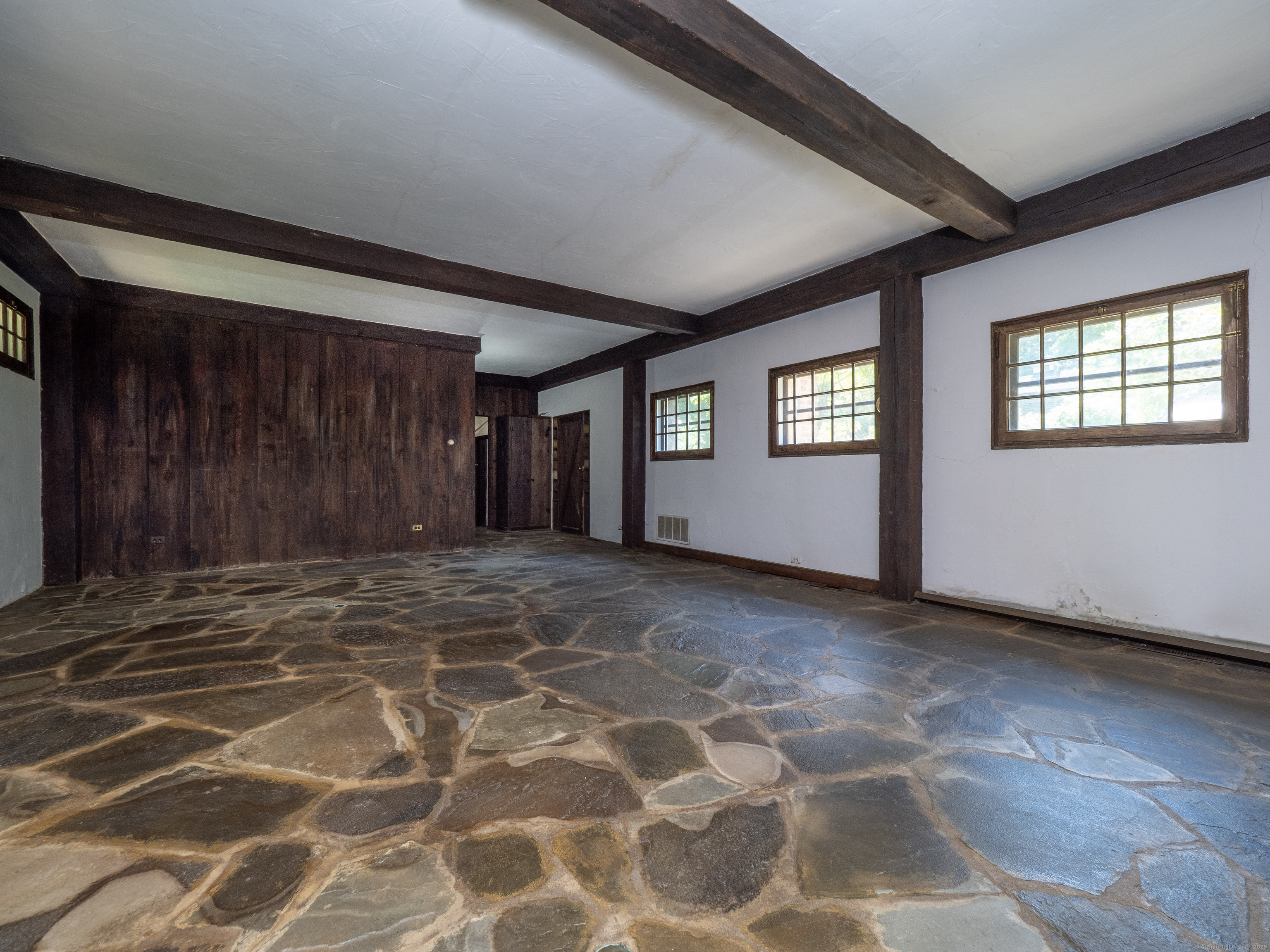 Stamford, Connecticut 06903, United States, 4 Bedrooms Bedrooms, ,3 BathroomsBathrooms,Residential,Active,189299