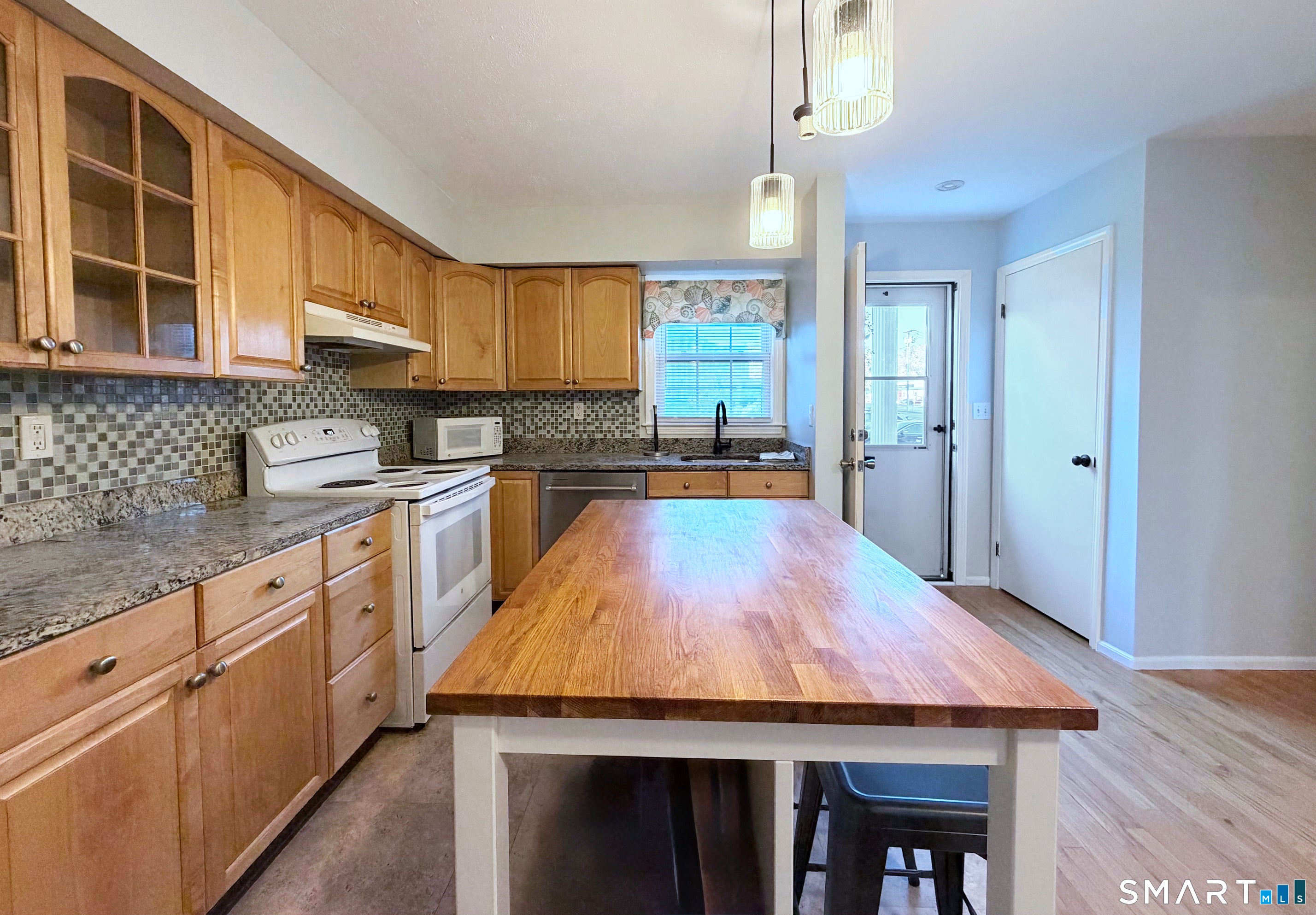 121 Seemans Lane 15