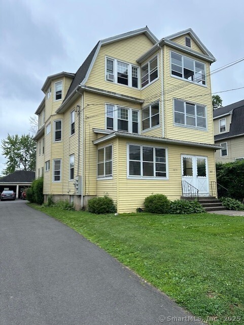 West Hartford, Connecticut 06119, United States, 2 Bedrooms Bedrooms, ,1 BathroomBathrooms,Residential,Active,156004