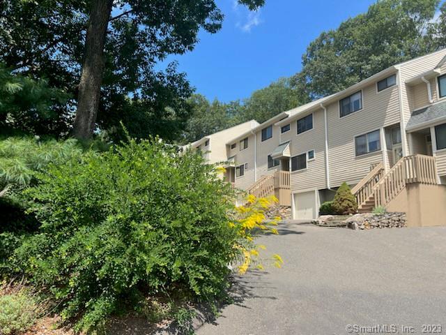 Rental Property at Sunrise Hill Lane 225, Norwalk, Connecticut - Bedrooms: 2 
Bathrooms: 2 
Rooms: 4  - $3,400 MO.