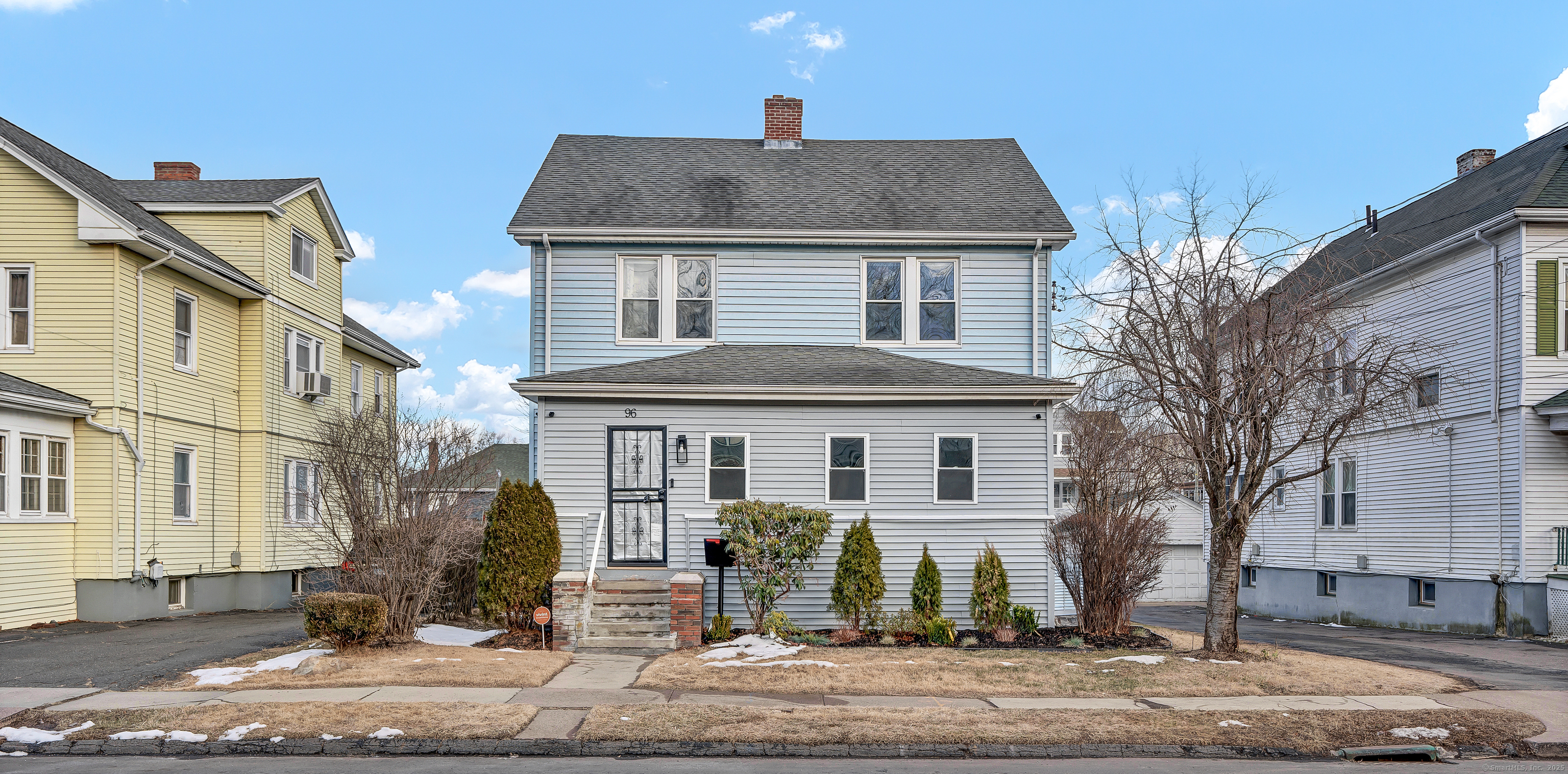 Newbury Street, Hartford, Connecticut - 4 Bedrooms  
2 Bathrooms  
10 Rooms - 