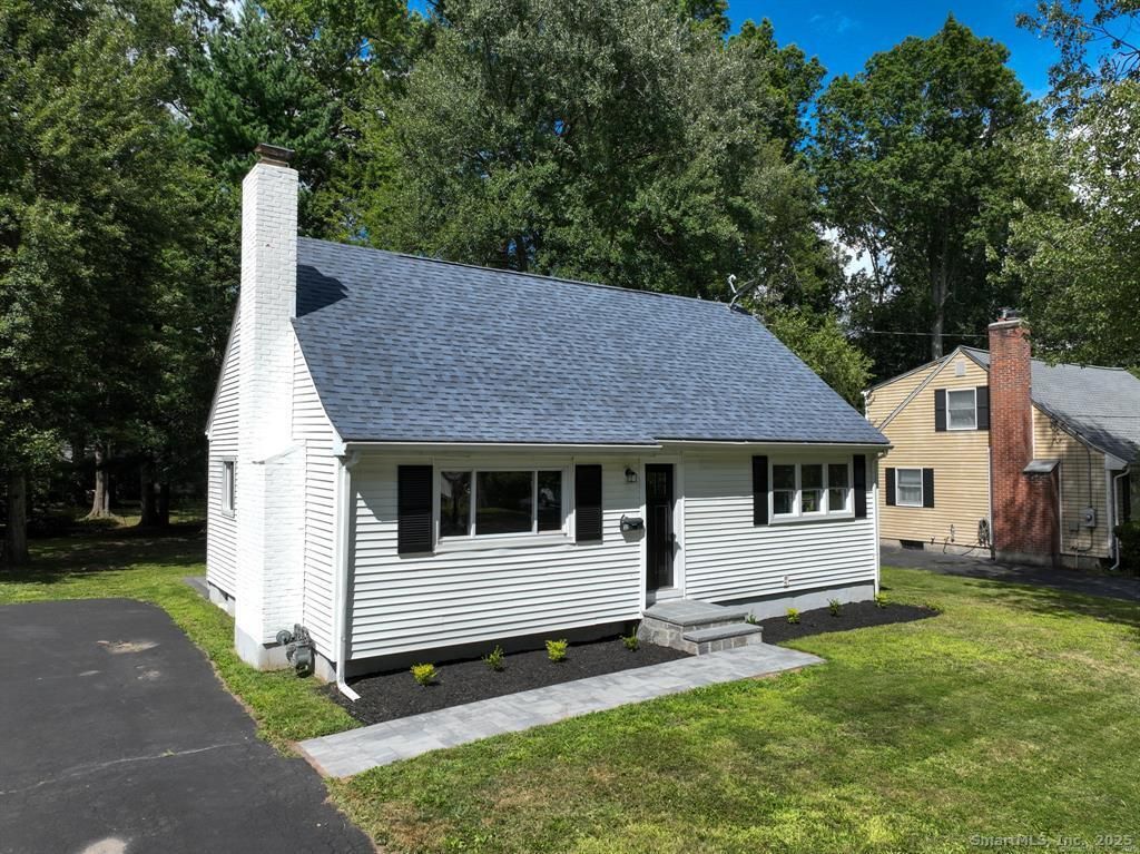 Photo of 32 Miles Standish Drive, West Hartford, CT 06107 (MLS # 24144197)