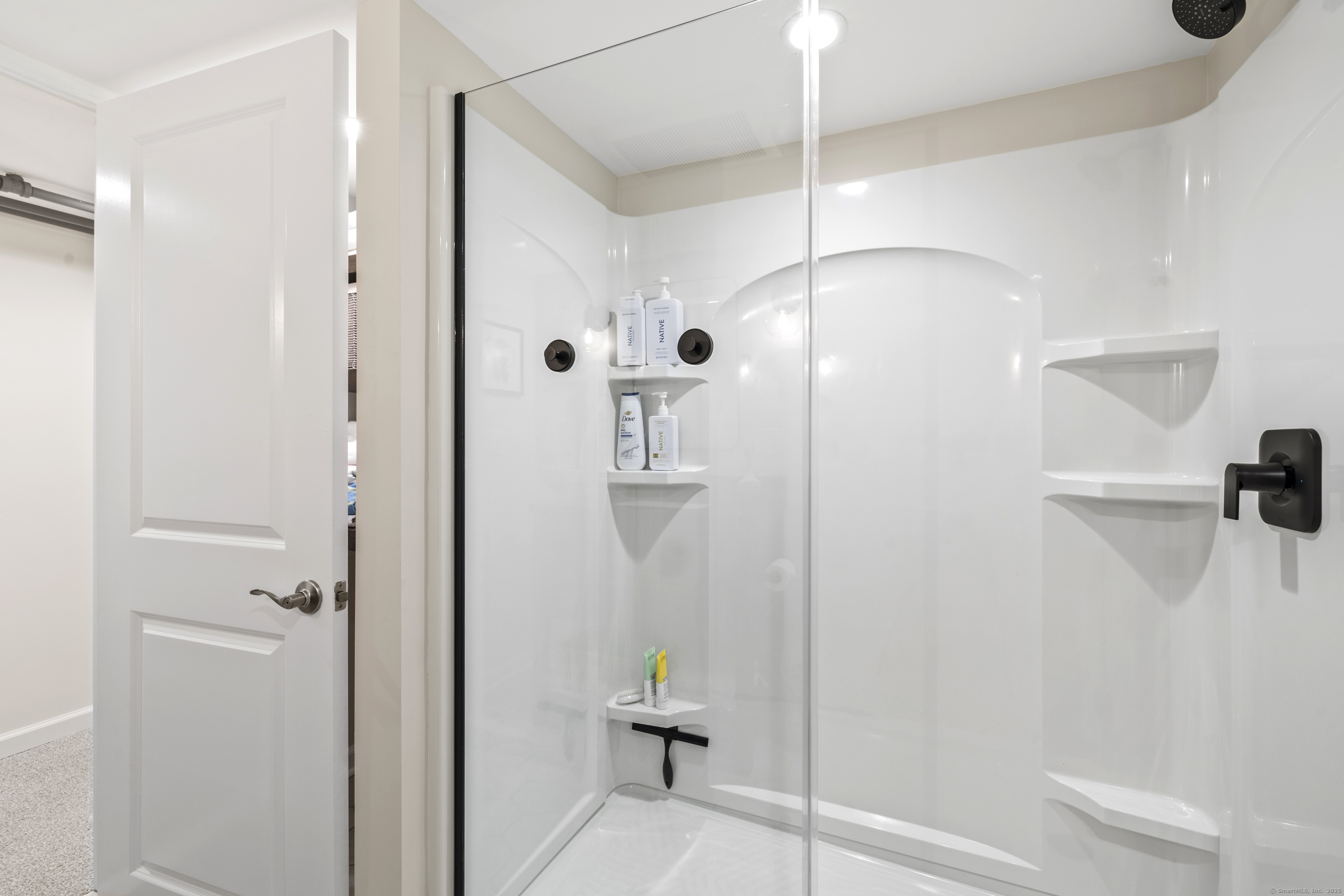 West Hartford, Connecticut 06107, United States, 3 Bedrooms Bedrooms, ,2 BathroomsBathrooms,Residential,Pending,147931