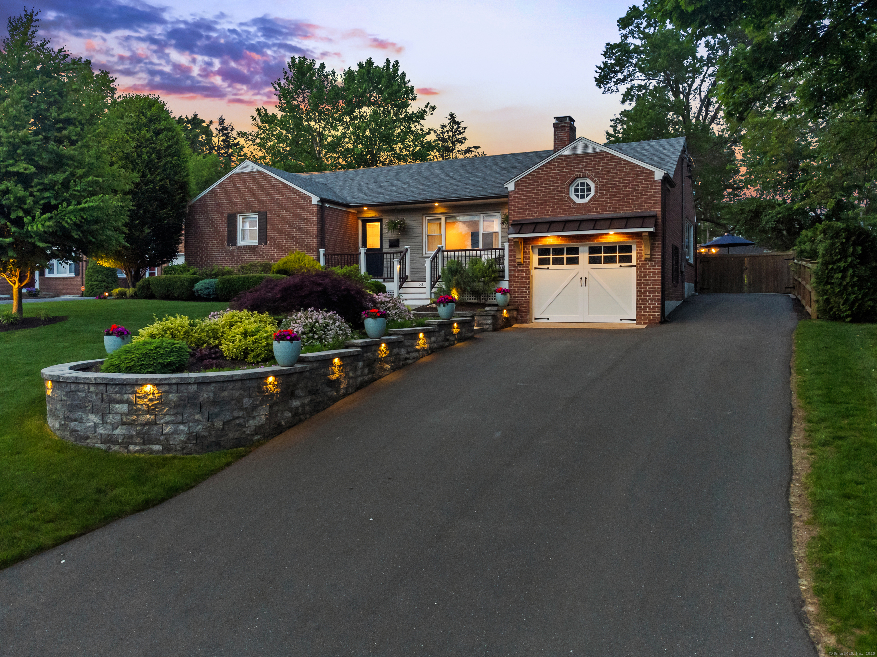 West Hartford, Connecticut 06107, United States, 3 Bedrooms Bedrooms, ,2 BathroomsBathrooms,Residential,Pending,147931