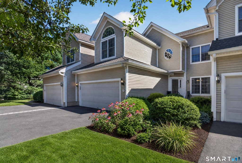Photo of 17 Regency Circle #17, Trumbull, CT 06611 (MLS # 24207519)