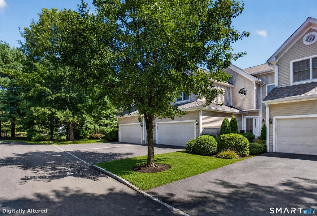 Photo of 17 Regency Circle #17, Trumbull, CT 06611 (MLS # 24207519)