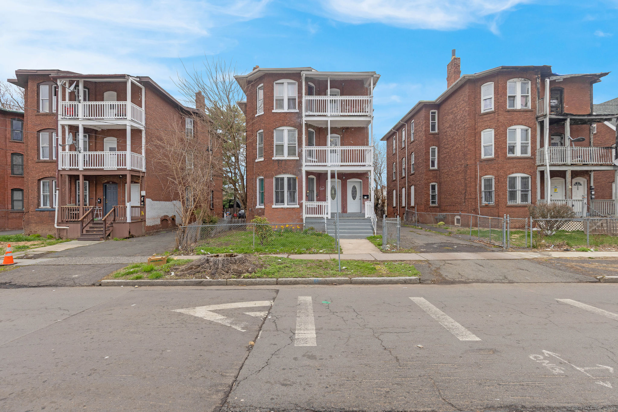 Property for Sale at Madison Street, Hartford, Connecticut - Bedrooms: 8 
Bathrooms: 4 
Rooms: 18  - $537,555