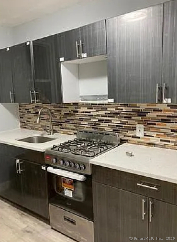 Stratford Avenue 6, Bridgeport, Connecticut - 2 Bedrooms  
1 Bathrooms  
5 Rooms - 