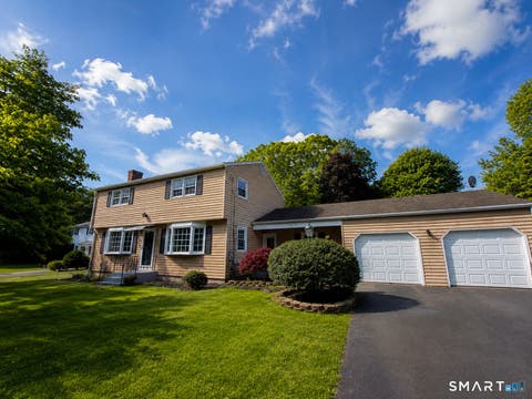 Homes For Sale - 31 Piper Lane<br/> East Hartford, CT 06118