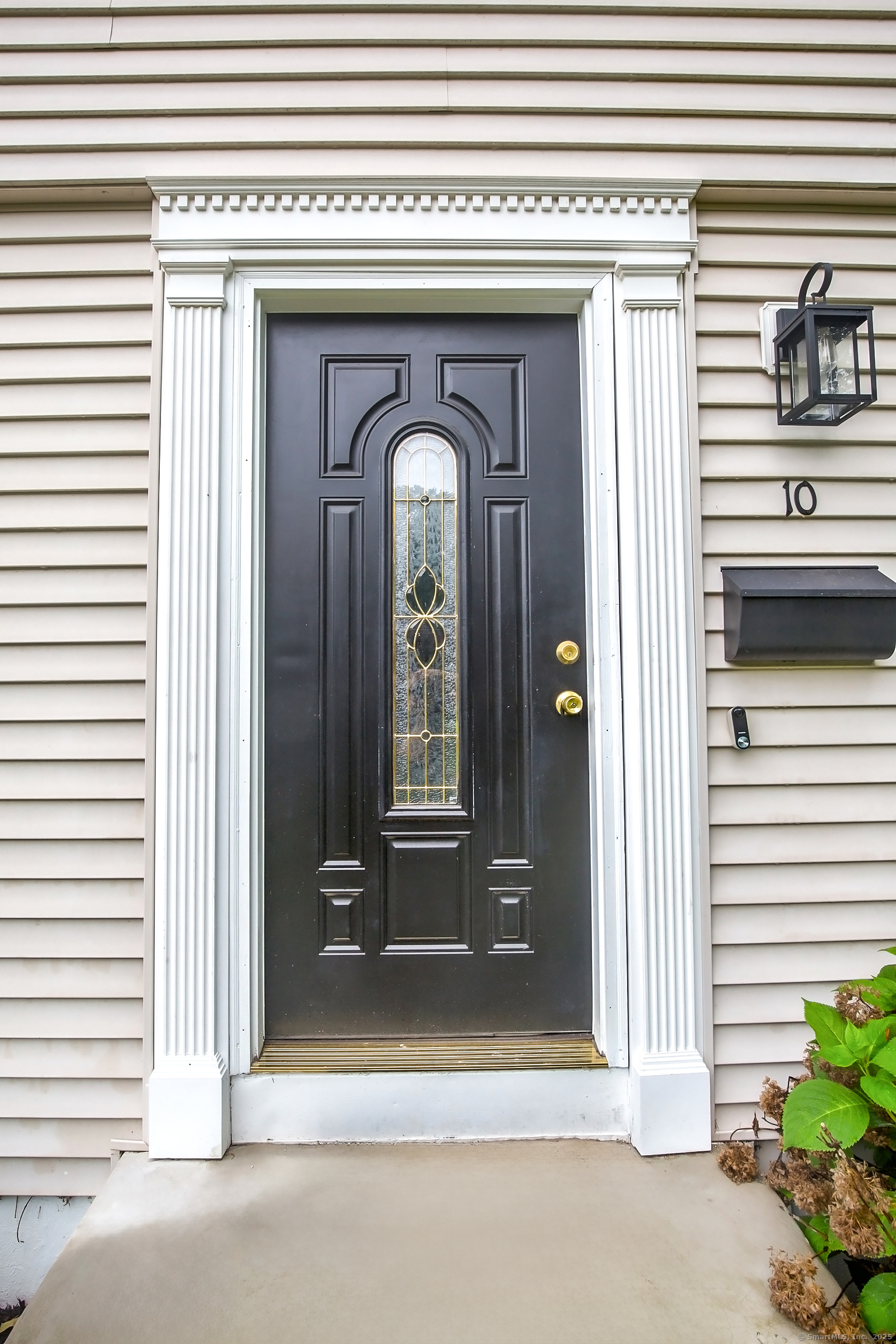 10 Belinda Lane