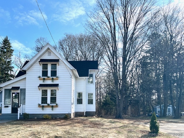 Schuyler Avenue, Middletown, Connecticut - 3 Bedrooms  
2 Bathrooms  
6 Rooms - 