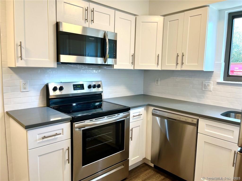 Rental Property at Wilton Avenue 14, Norwalk, Connecticut - Bedrooms: 2 
Bathrooms: 2 
Rooms: 4  - $2,700 MO.