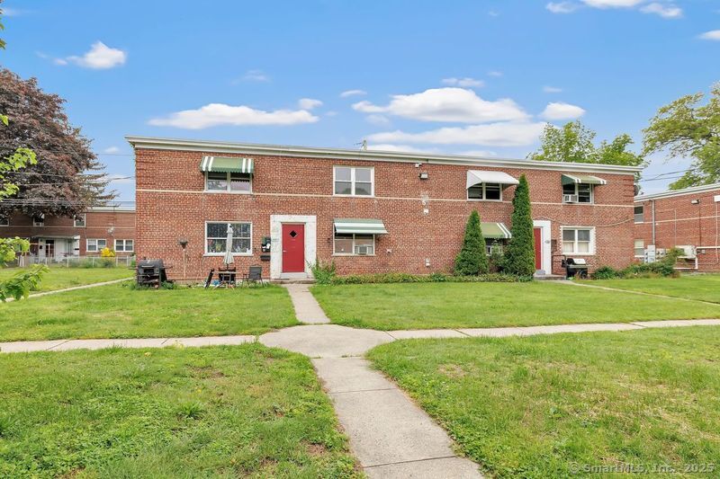 Granfield Avenue, Bridgeport, Connecticut - 1 Bedrooms  
1 Bathrooms  
2 Rooms - 