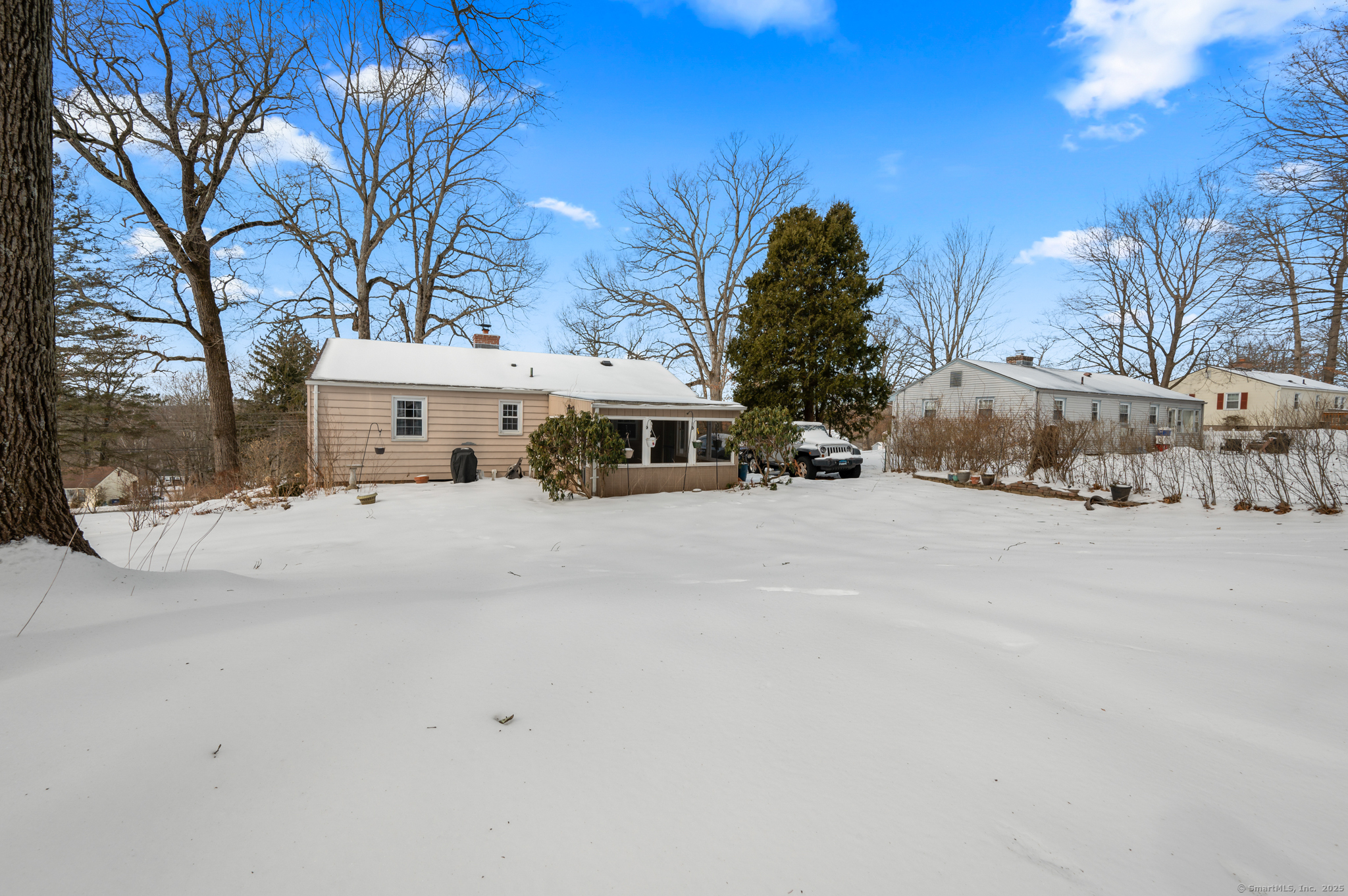 Vernon, Connecticut 06066, United States, 3 Bedrooms Bedrooms, ,1 BathroomBathrooms,Residential,Pending,79957