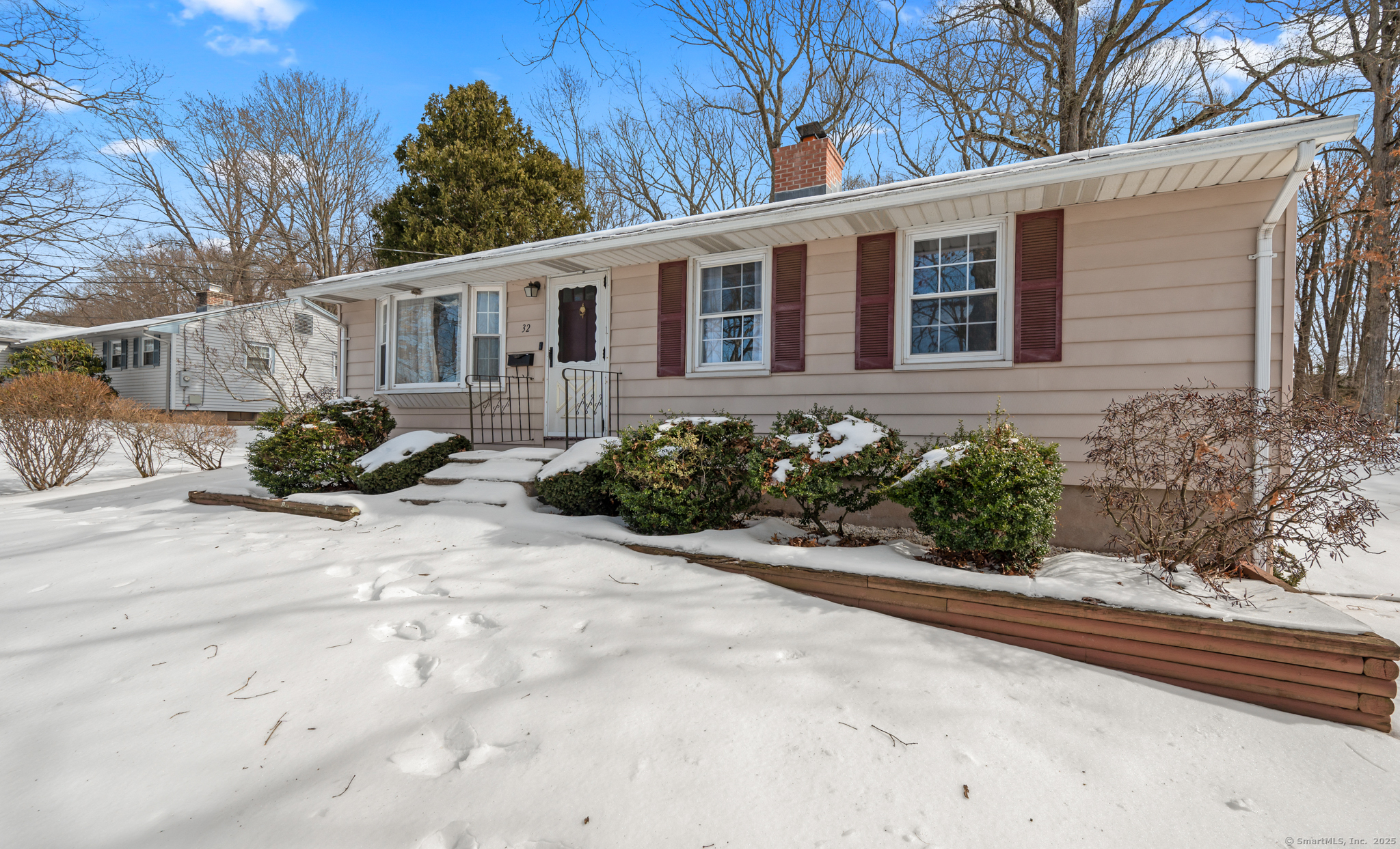 Vernon, Connecticut 06066, United States, 3 Bedrooms Bedrooms, ,1 BathroomBathrooms,Residential,Pending,79957