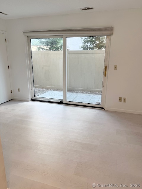 Stamford, Connecticut 06902, United States, 2 Bedrooms Bedrooms, ,3 BathroomsBathrooms,Residential,Active,200353