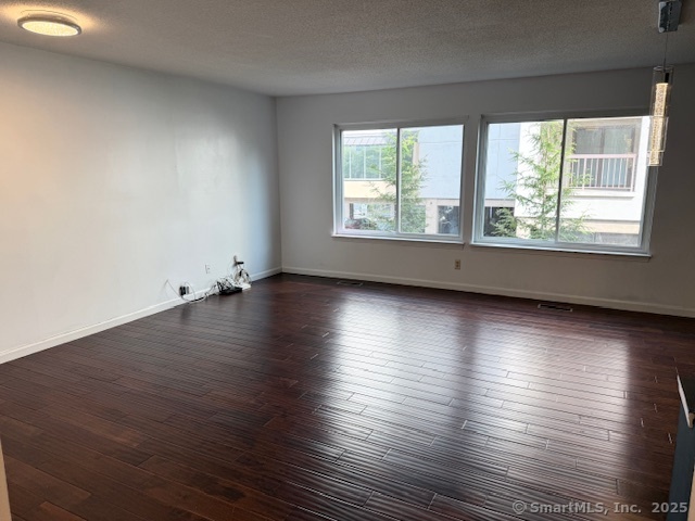 Stamford, Connecticut 06902, United States, 2 Bedrooms Bedrooms, ,3 BathroomsBathrooms,Residential,Active,200353