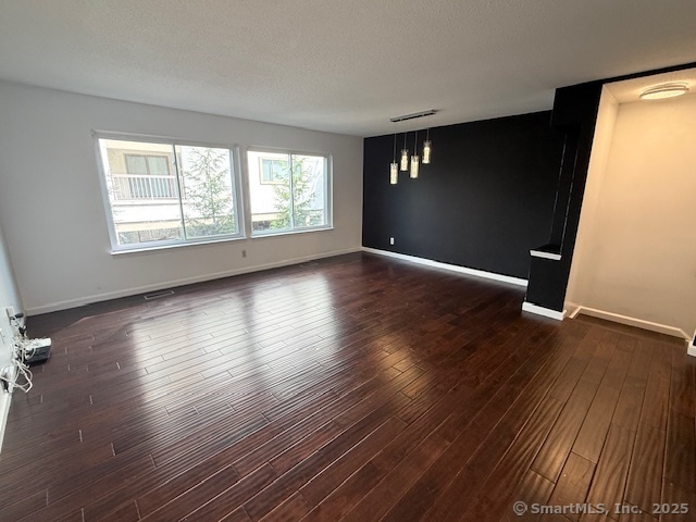 Stamford, Connecticut 06902, United States, 2 Bedrooms Bedrooms, ,3 BathroomsBathrooms,Residential,Active,200353