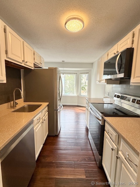 Stamford, Connecticut 06902, United States, 2 Bedrooms Bedrooms, ,3 BathroomsBathrooms,Residential,Active,200353