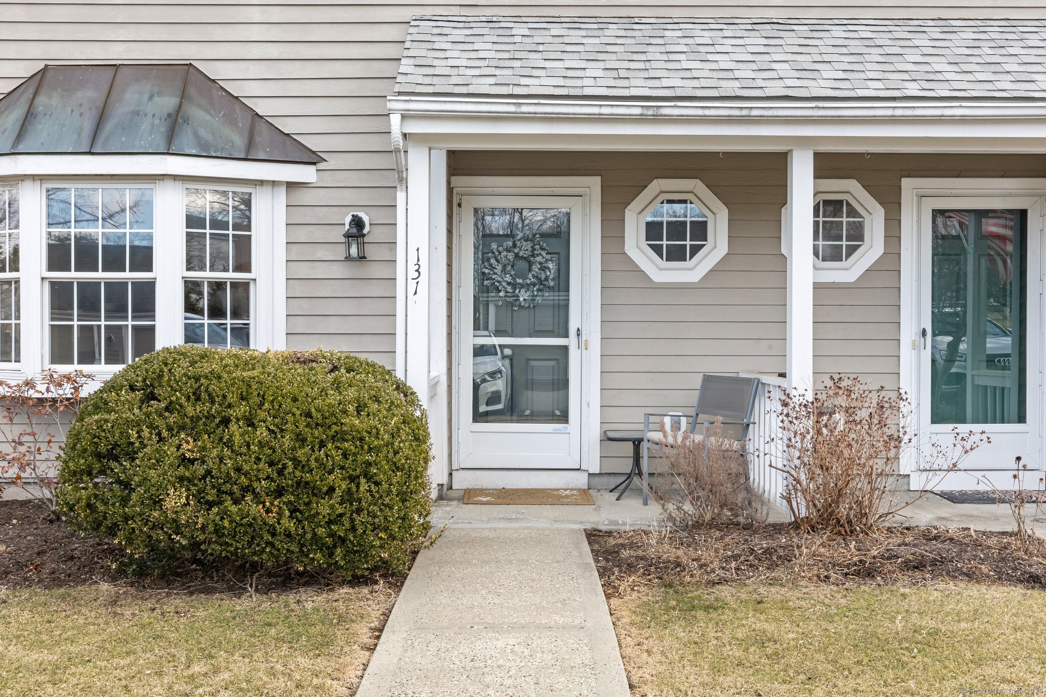 Tamarack Avenue 131, Danbury, Connecticut - 2 Bedrooms  
3 Bathrooms  
5 Rooms - 