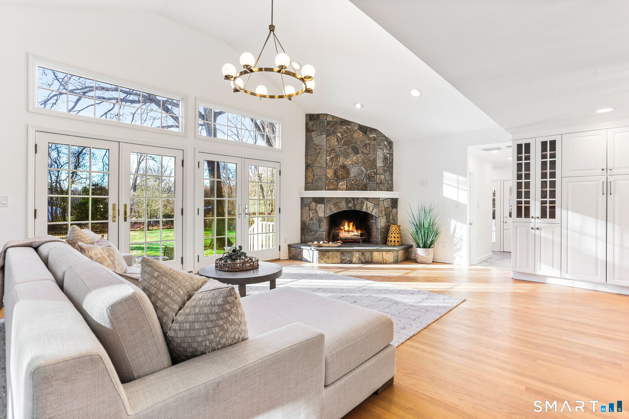 86 Maple Avenue South