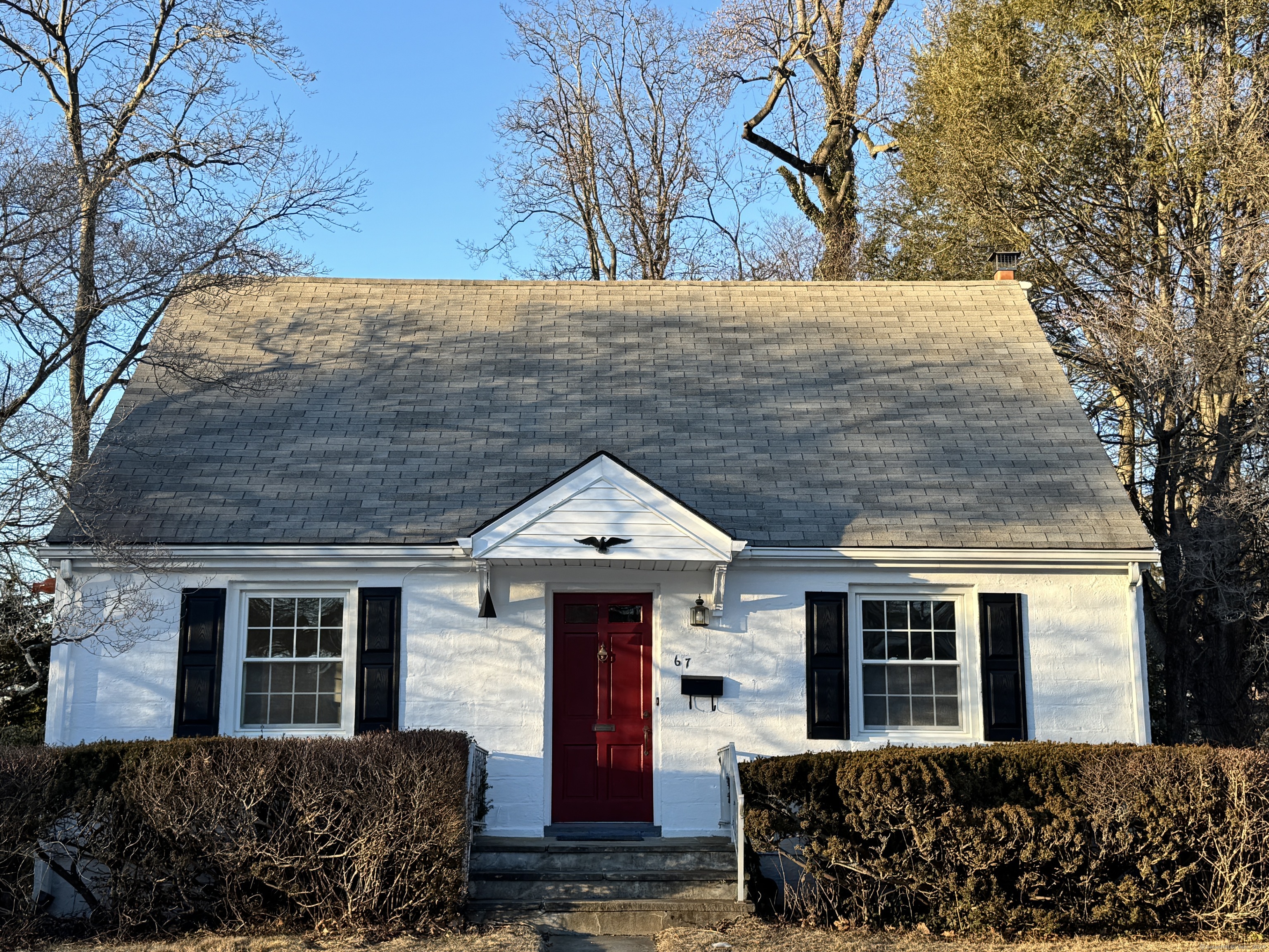 Crane Road, Stamford, Connecticut - 3 Bedrooms  
2 Bathrooms  
7 Rooms - 