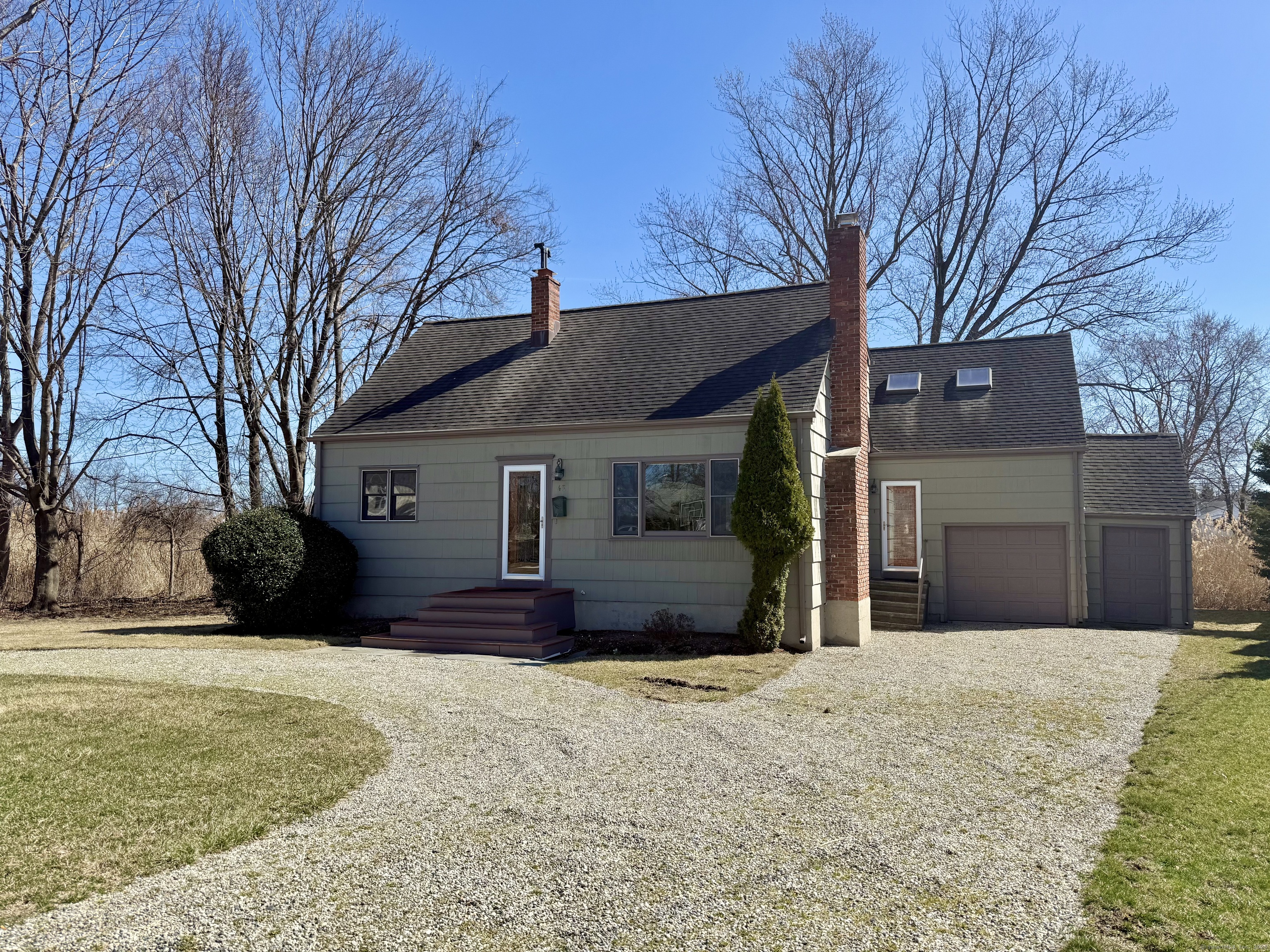 Milton Street, Fairfield, Connecticut - 2 Bedrooms  
2 Bathrooms  
7 Rooms - 