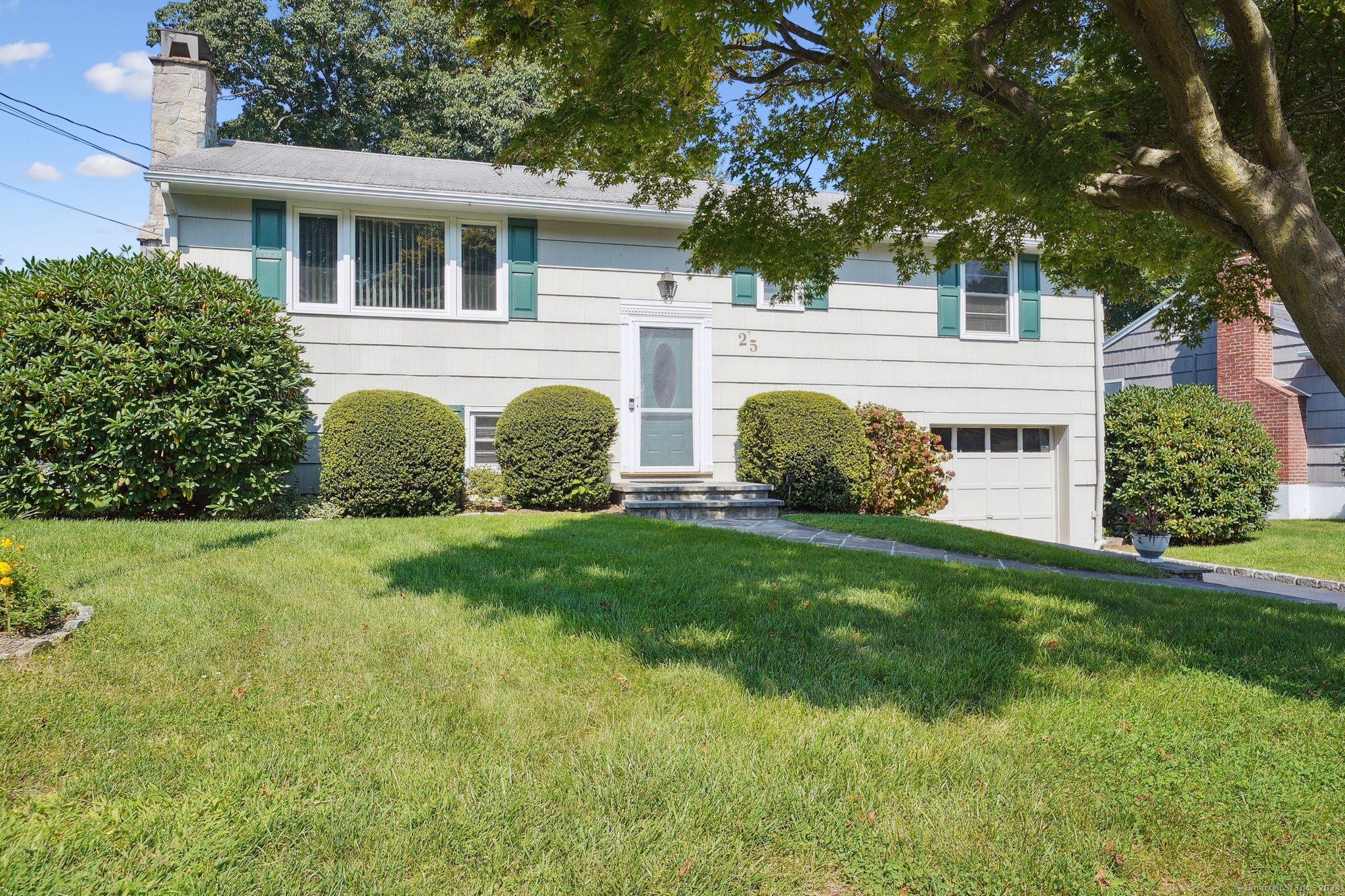 Property for Sale at 25 Donohue Drive, Norwalk, Connecticut - Bedrooms: 4 
Bathrooms: 2 
Rooms: 8  - $619,000