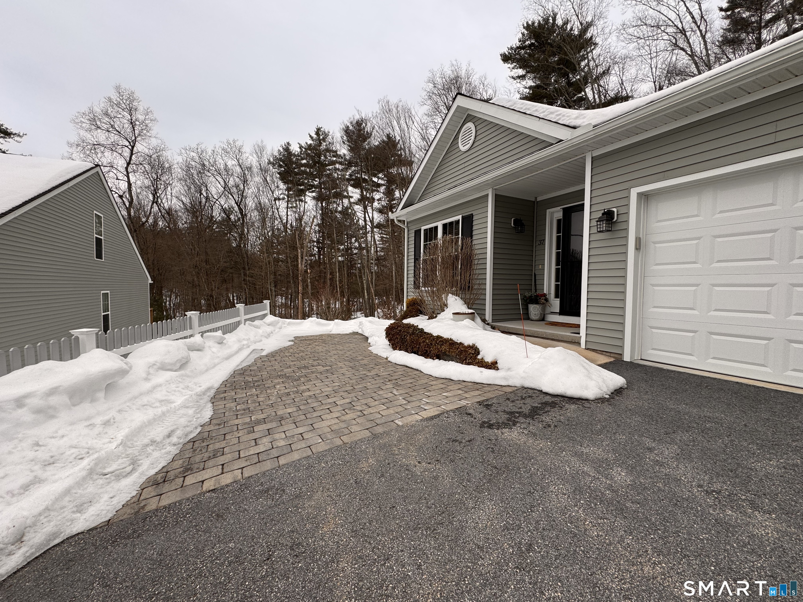 37 Stevens Boulevard 37