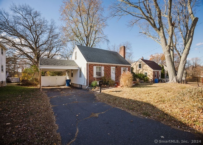 Packard Street, Manchester, Connecticut - 3 Bedrooms  
2 Bathrooms  
6 Rooms - 