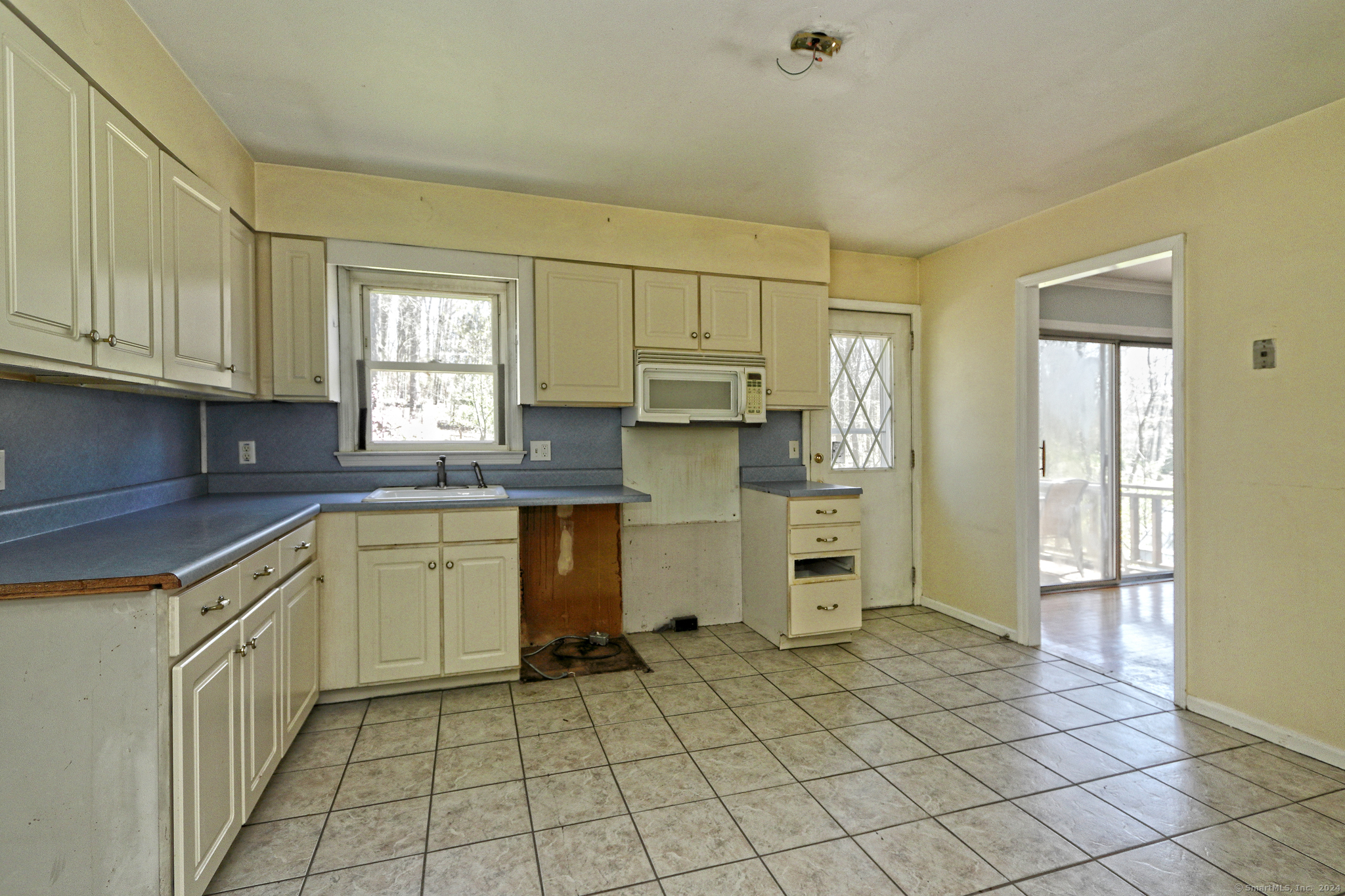105 Longfellow Road, Shelton, Connecticut image 6