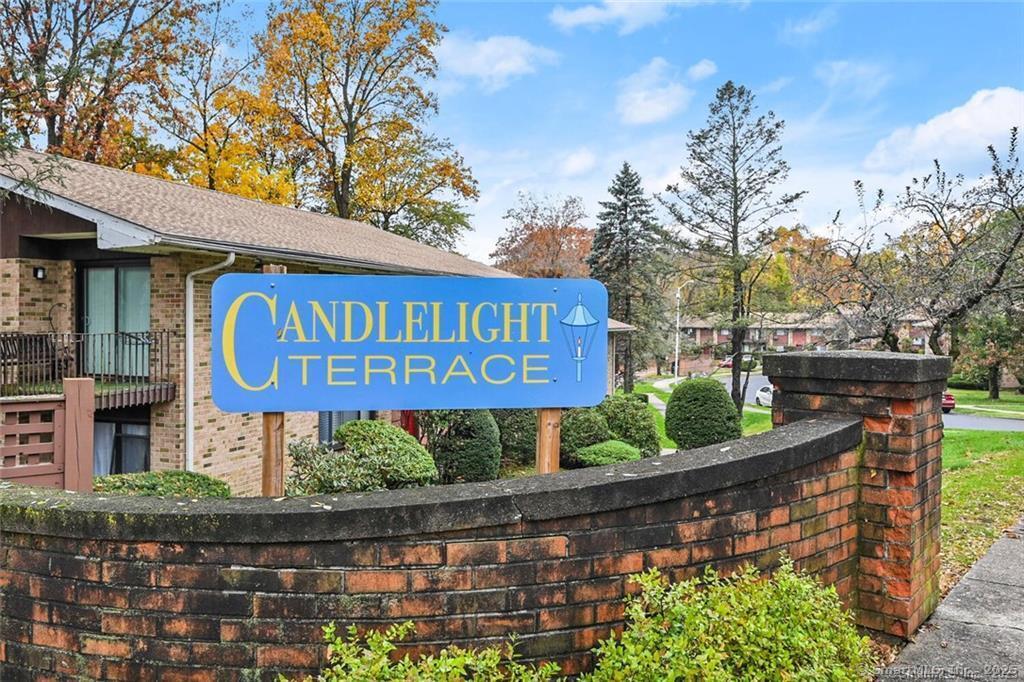 Property for Sale at Kennedy Drive 177, Bridgeport, Connecticut - Bedrooms: 2 
Bathrooms: 1 
Rooms: 6  - $179,900