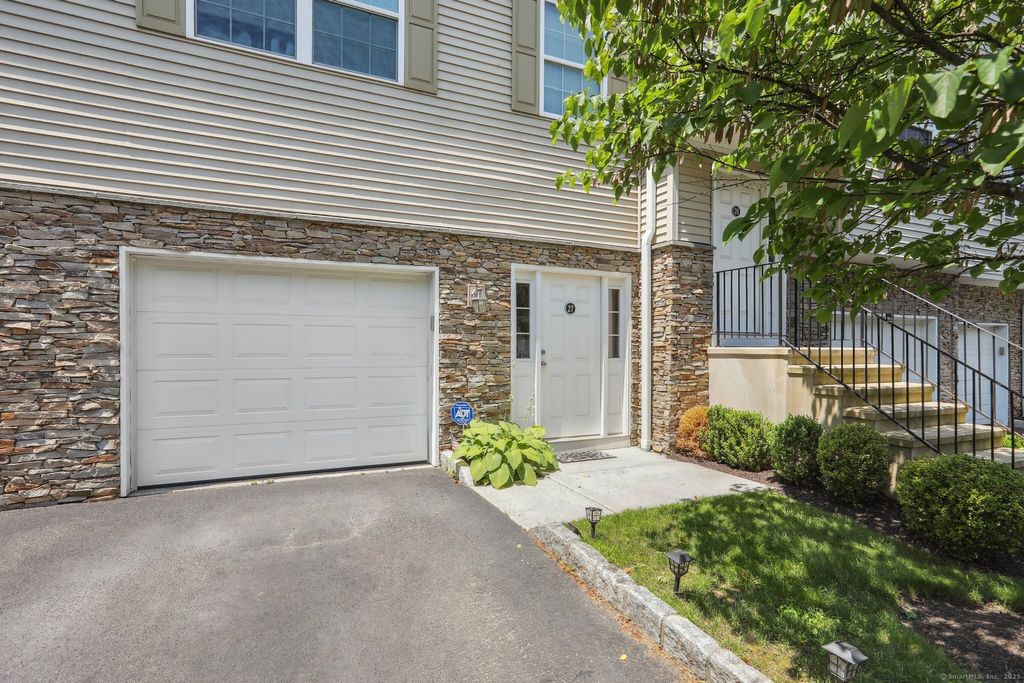 Photo of 27 Riverview Court #27, Brookfield, CT 06804 (MLS # 24149208)