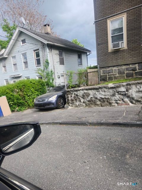 Multifamily For Sale - 19 Summit Street<br/> Waterbury, CT 06708