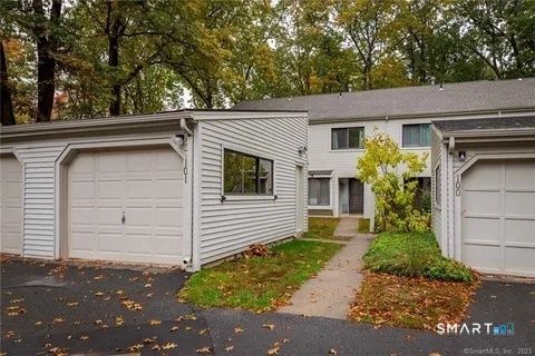 Photo of 101 Farmington Chase Crescent #101, Farmington, CT 06032 (MLS # 24173310)