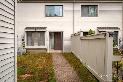 101 Farmington Chase Crescent 101