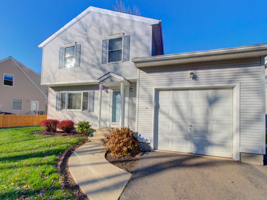 Photo of 43 Kingsbury Lane, Glastonbury, CT 06033 (MLS # 24140499)