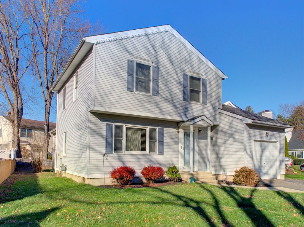 Photo of 43 Kingsbury Lane, Glastonbury, CT 06033 (MLS # 24140499)