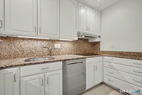 Tiny photo for 102 Valley Road #20, Greenwich, CT 06807 (MLS # 24206890)
