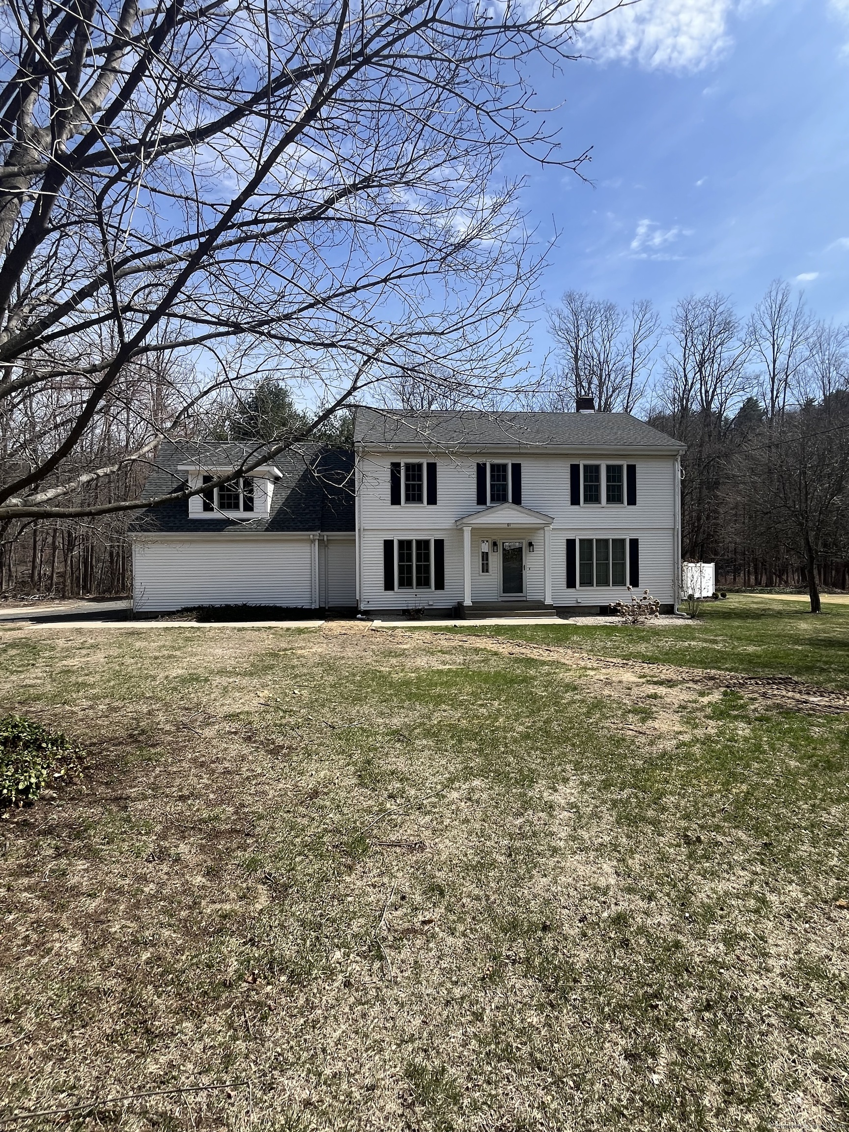 Arch Street 1, Burlington, Connecticut - 3 Bedrooms  
2 Bathrooms  
5 Rooms - 