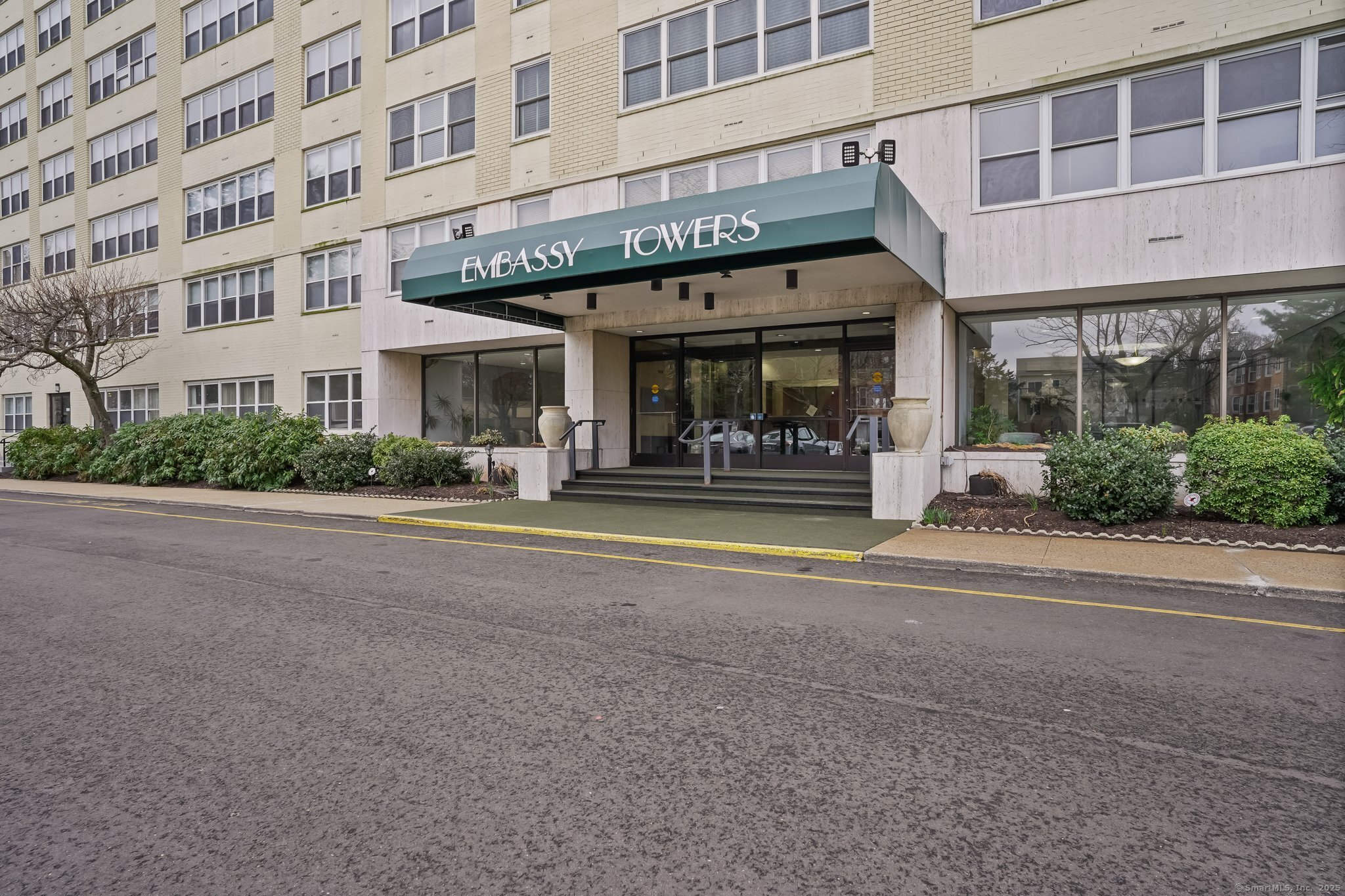 2625 Park Avenue #PH J, Bridgeport, Connecticut image 2