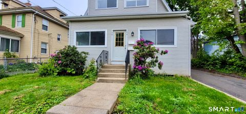 Photo of 13 Lockwood Terrace, West Hartford, CT 06119 (MLS # 24153530)