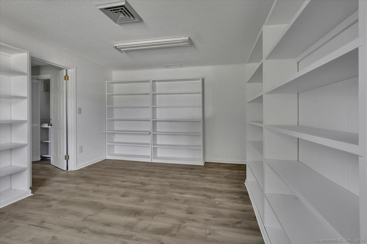 Hebron, Connecticut 06248, United States, ,Residential,Active,215590