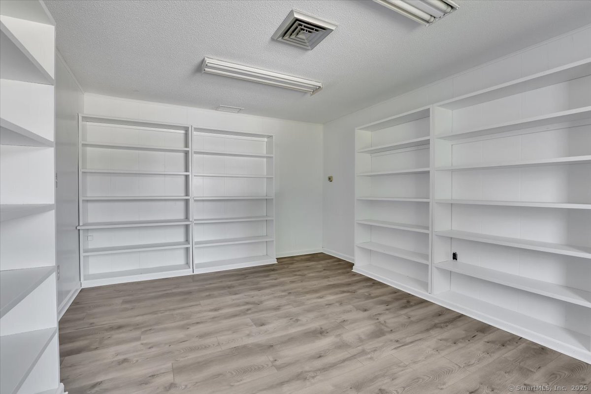 Hebron, Connecticut 06248, United States, ,Residential,Active,215590