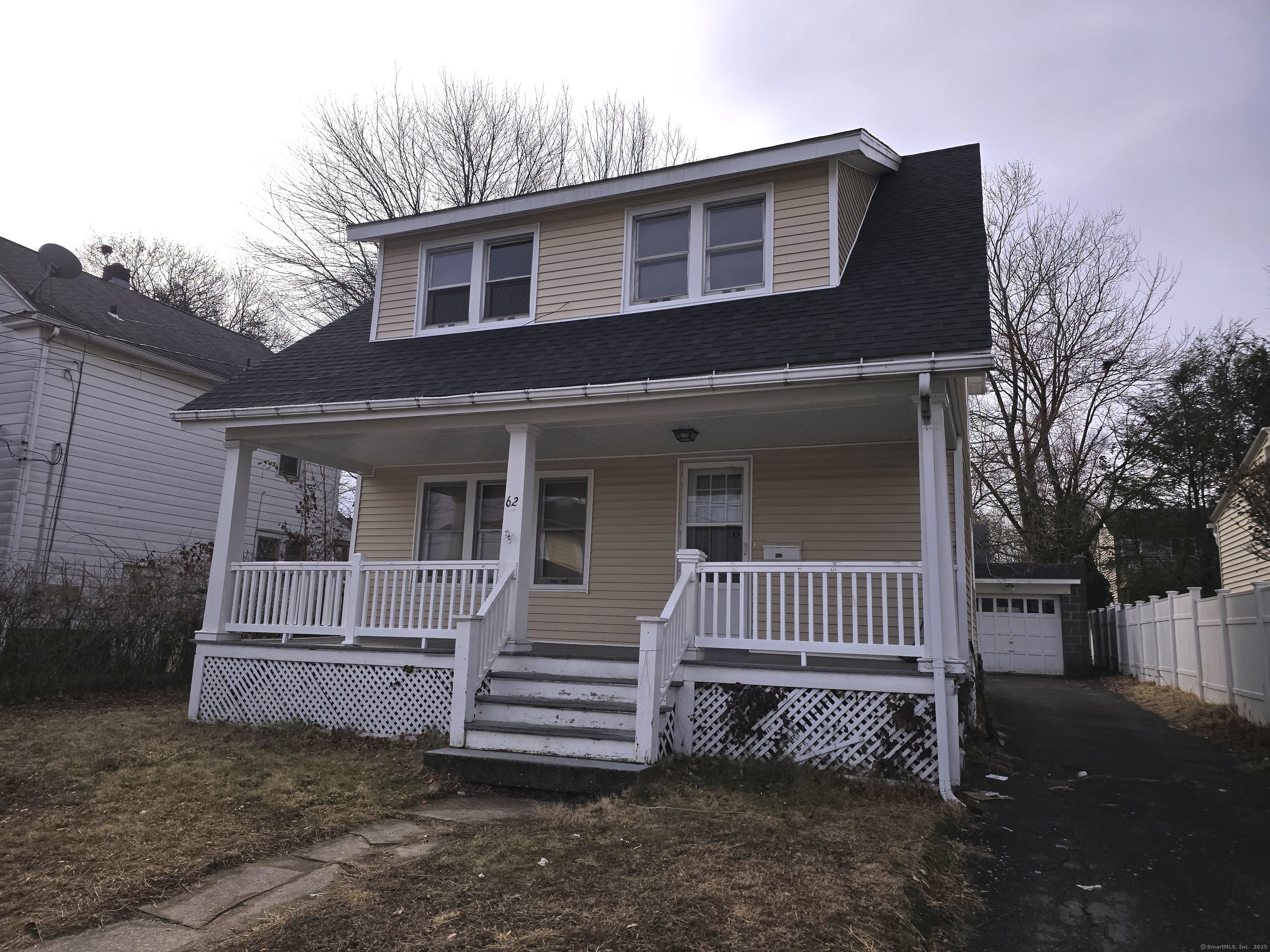 Marlboro Street, Waterbury, Connecticut - 3 Bedrooms  
2 Bathrooms  
6 Rooms - 