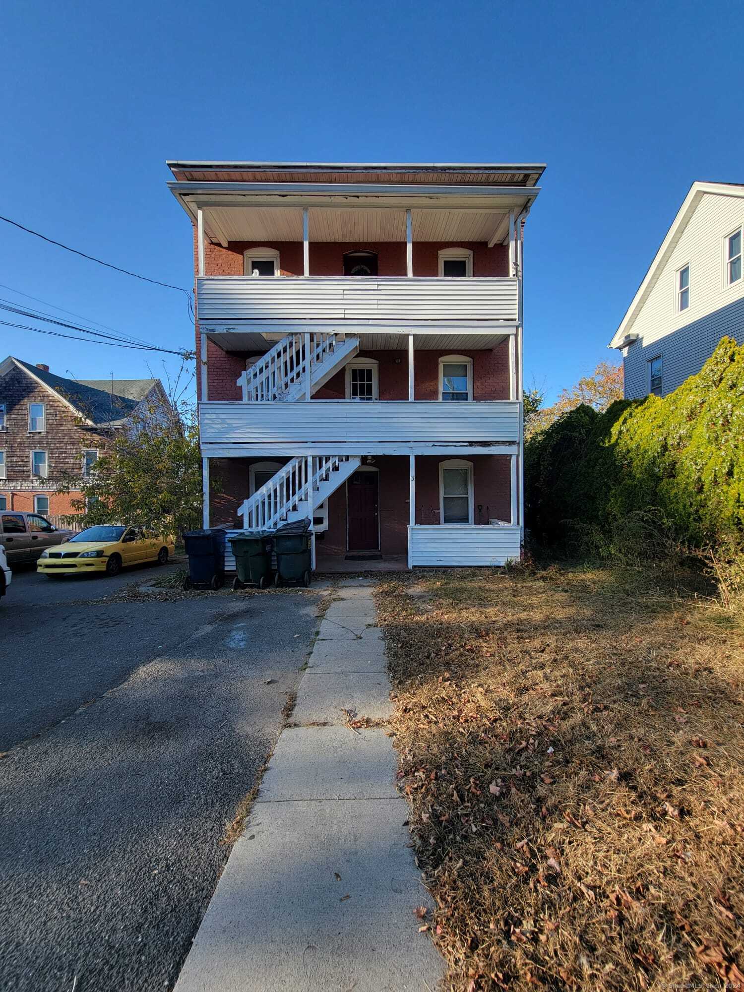 Rental Property at 3 Pearl Street 2, Plymouth, Connecticut - Bedrooms: 2 
Bathrooms: 1 
Rooms: 5  - $1,300 MO.