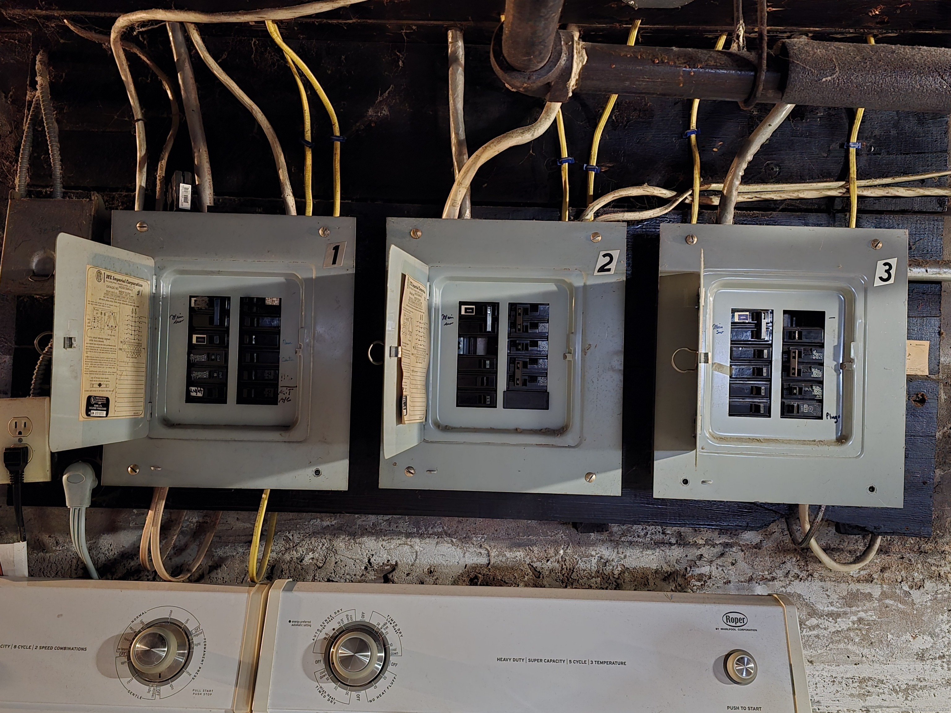 East Hartford, Connecticut 06108, United States, 6 Bedrooms Bedrooms, ,3 BathroomsBathrooms,Residential,Active,137125