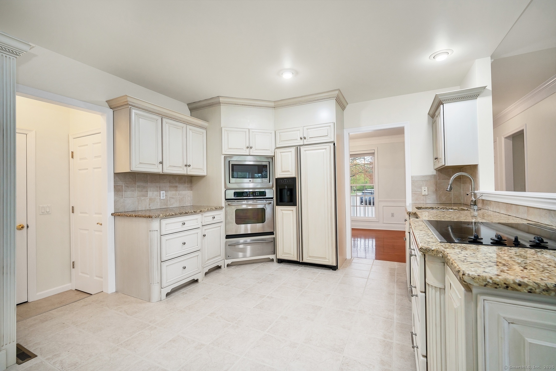 33 Beechwood Drive, Waterford, Connecticut image 17