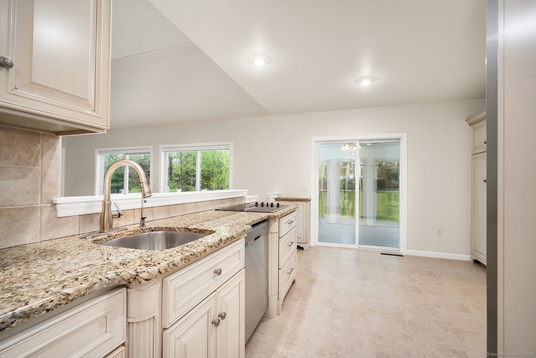 33 Beechwood Drive, Waterford, Connecticut image 16